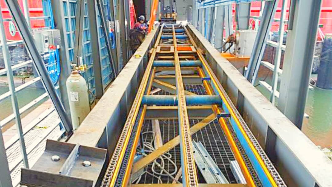 660 TONS BARGE CONVEYOR BRIDGE